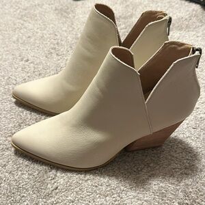Altar’d State Mimi White Booties (Mimi)